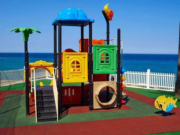 Colorido Moderno Parque Infantil Atractivo Junto Mar Océano —  Fotos de Stock