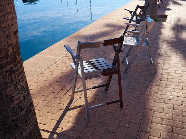 Nowoczesny Modny Design Ulicy Spokojnie Krzesła Wykonane Metalu Przez Morze — Zdjęcie stockowe