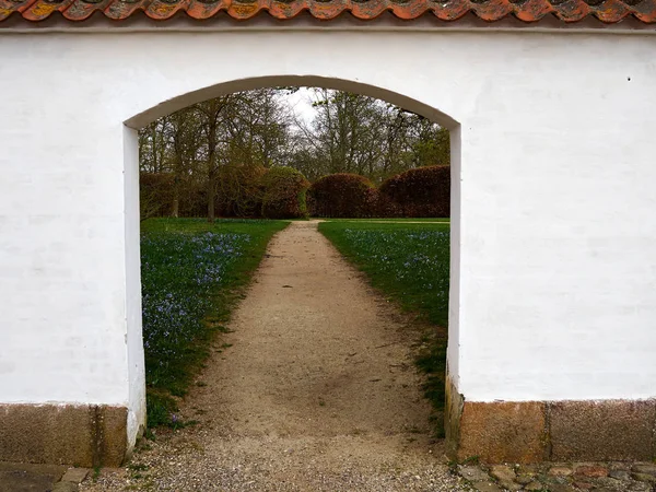 Traditionele Klassieke Stenen Boog Gate Leasing Een Prachtig Landgoed Tuin — Stockfoto