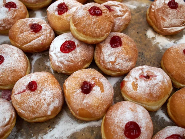 Hrana tradițională Chanukah Hrană de vacanță evreiască Gogoși Sufganiot — Fotografie, imagine de stoc