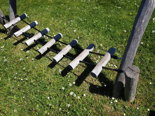 Creatieve Speelplaats Gemaakt Van Hout Midden Natuur — Stockfoto