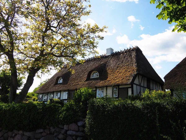 Traditionele Oude Klassieke Stijl Deens Landhuis Met Rieten Dak Denemarken — Stockfoto