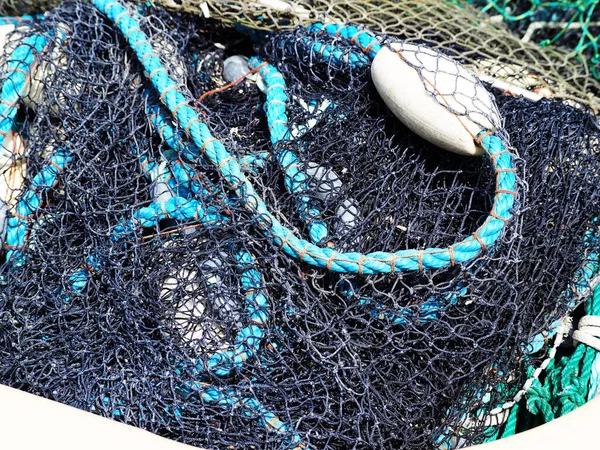 Nahaufnahme Von Bunten Fischernetzen Einem Haufen Einem Kleinen Fischerhafen Tolles — Stockfoto