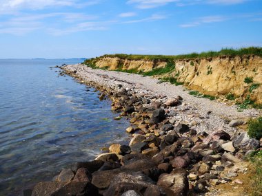 Yazın Danimarka 'da tipik güzel, doğal Danimarka sahil manzarası.