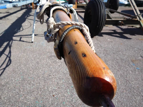 Mât Voile Traditionnel Bois Classique Attente Être Monté Sur Bateau — Photo