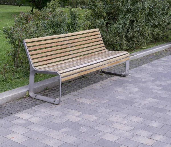 Weg Mit Bank Einem Ruhigen Sommerpark Hintergrund Natur — Stockfoto