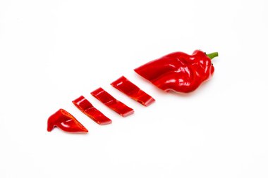 Beyaz zemin üzerine kırmızı biber. Doğal Tarım ürün. Görüntü Cafe reklam, Gıda için.