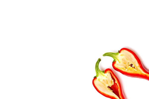 Röd paprika på vit bakgrund. — Stockfoto