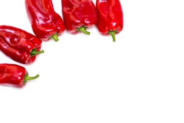 Beyaz zemin üzerine kırmızı biber. Doğal Tarım ürün. Görüntü Cafe reklam, Gıda için.