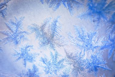 Kış buz dondurulmuş pencere izi. Doku, metin eklemek için arka plan. Yeni yıl tema. Kış. Soğuk.