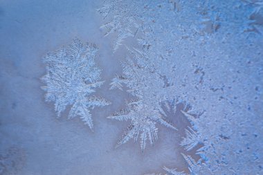 Kış buz dondurulmuş pencere izi. Doku, metin eklemek için arka plan. Yeni yıl tema. Kış. Soğuk.