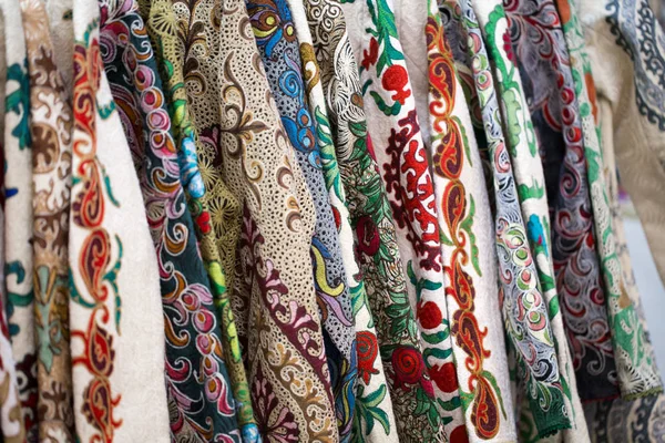 Una Vista Cerca Colorido Tejido Con Ornamento Oriental Tradicional Tela —  Fotos de Stock