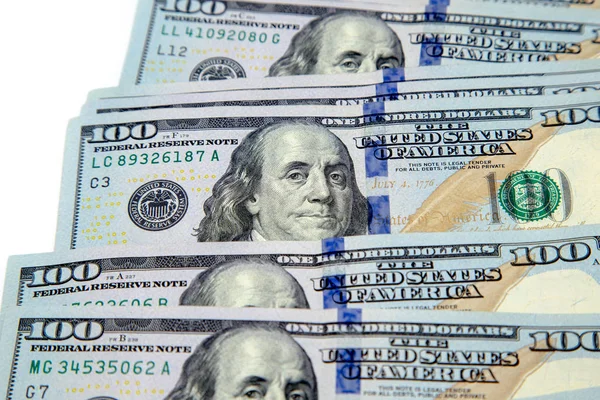 100 ドル札の束は ファンのようなレイアウト ドル紙幣の背景 米ドル現金のお金 ベンジャミン フランクリンの肖像画 — ストック写真