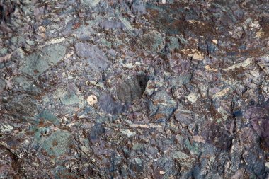 Doğal taş dokusu. Güzel mermer arka plan. Renkli taş doku detayı. İlginç doğal desen.