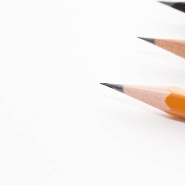 Beyaz kağıt ve kalem ile arka plan. Sanatçı ve çizer için işyeri. Arka plan logo ve yazı görüntülemek için. copyspace, metin için alan. blogger aracı. Ofis araçları.