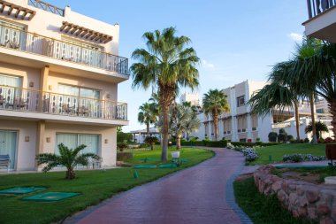 Şarm El Şeyh, Mısır - 18 Mart 2019: Bina, Concord Hotel. otelde yürüyün. Mimari ve Asya tarzında bina. Turizm ve seyahat için arka plan.