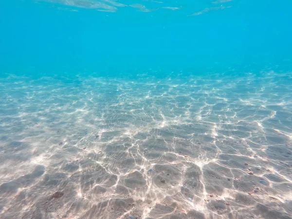모래 바다 바닥과 수중 배경. 바다와 바다물의 아름다운 질감. 순수한 물 질감. — 스톡 사진