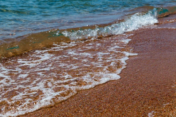 Sandy beach and blue sea wave. Beautiful natural background. — Stock Photo, Image