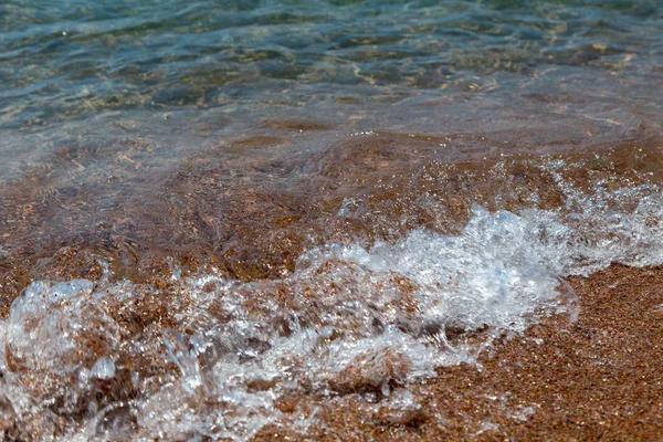 Sandy beach and blue sea wave. Beautiful natural background. — Stock Photo, Image