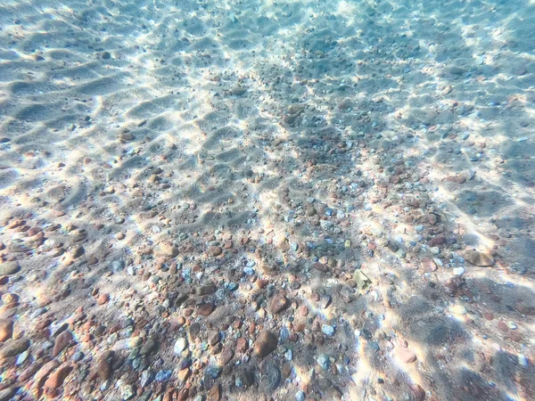 Água limpa. fundo subaquático com fundo do mar arenoso. Bela textura do mar e água do oceano . — Fotografia de Stock