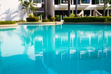 Amora Beach Resort, Phuket, Tayland, 18 Mart 2018: Otelde yüzme havuzu. turizm ve dinlenme