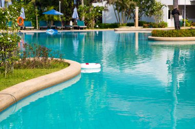 Amora Beach Resort, Phuket, Tayland, 18 Mart 2018: Otelde yüzme havuzu. turizm ve dinlenme