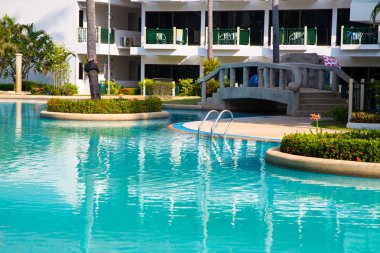 Amora Beach Resort, Phuket, Tayland, 18 Mart 2018: Otelde yüzme havuzu. turizm ve dinlenme