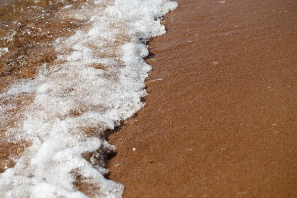 Sandy beach and blue sea wave. Beautiful natural background. Tourism and travel. — Stock Photo, Image