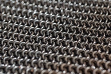 Ortaçağ zincir zırhı. Demir halkalar birbirine bağlanır..