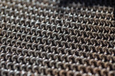 Ortaçağ zincir zırhı. Demir halkalar birbirine bağlanır..