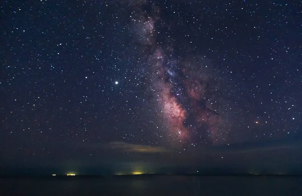 Hluboká Obloha Astrofotografie Mléčná Dráha Nad Mořem Přírodní Pozadí — Stock fotografie