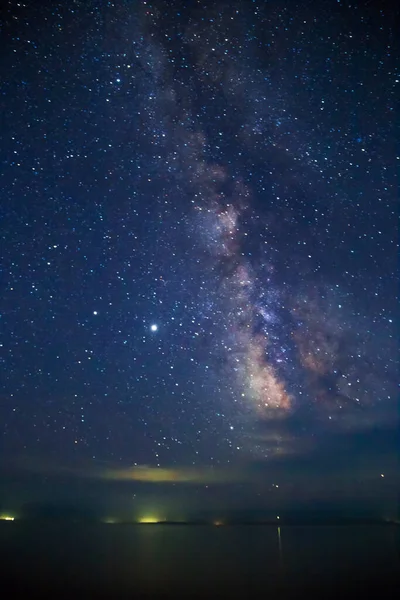 Astrofotografia Céu Profundo Láctea Sobre Mar Fundo Natural — Fotografia de Stock