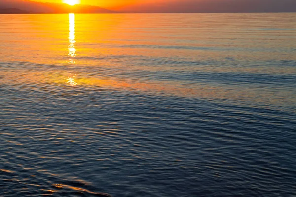 Świt Słońca Morzu Wschód Słońca Górami — Zdjęcie stockowe