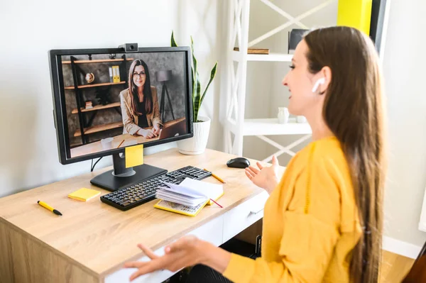 Video call. Young woman talks via video on PC — Stock Photo, Image
