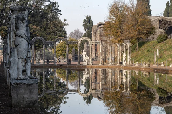 Vedere Rezervorului Canopo Statuia Zeului Marte Fundal — Fotografie, imagine de stoc