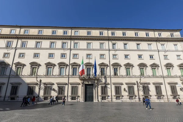 Veduta della facciata del palazzo Chigi — Foto Stock