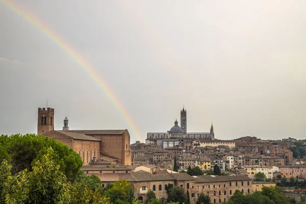 Arcobaleno sul Duomo di Siena — Foto Stock