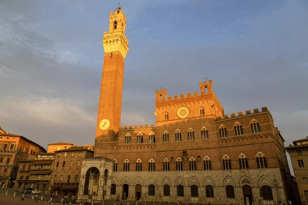 Palazzo Pubblico ve Siena Torre del Mangia — Stok fotoğraf