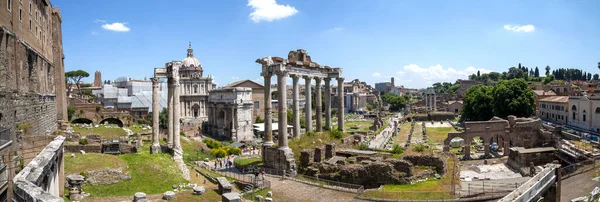 Panoraamanäkymä Antiikin Rooman Raunioille Rooman Foorumilla Italiassa — kuvapankkivalokuva