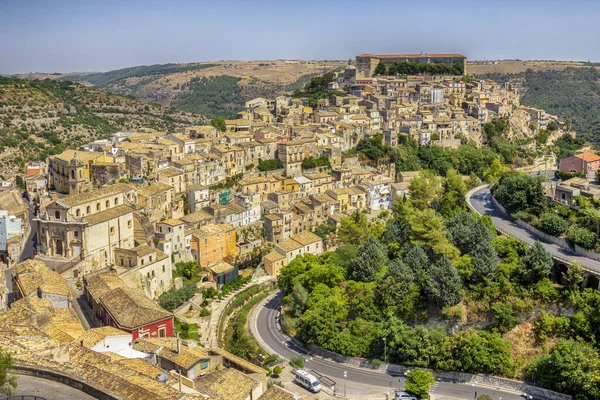 Ragusa İbla, Sicilya 'nın tarihi merkezinin panoramik manzarası - İtalya