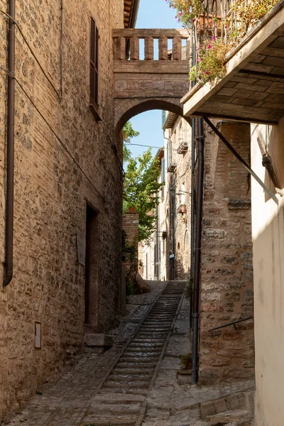 Spello, Umbria Borgho 'sunun ara sokaklarına bir göz atmak - İtalya