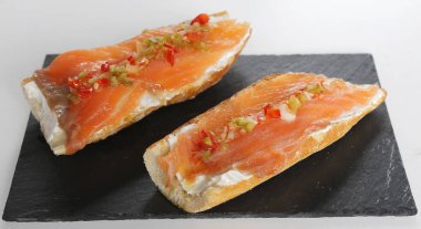 Bocados de salmn ahumado