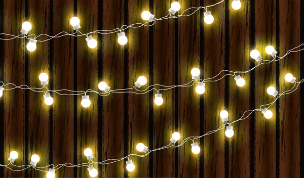Luces de Navidad aisladas sobre fondo de madera oscura. Guirnalda brillante. Vector brillo bombillas de Navidad en los cables . — Vector de stock