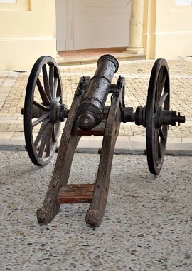 Eski bir savaş topu, eski bir savaş.