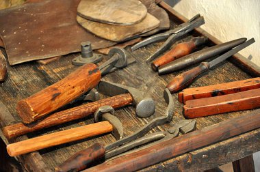 eski araçlar ve eski tablo