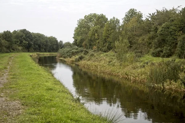 Venkovská Krajina Výhledem Canal — Stock fotografie