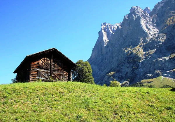 Hut Mountains — Stock Photo, Image