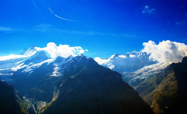 Bergslandskap Schweiz — Stockfoto