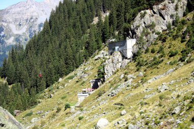 Dağlardaki teleferik.