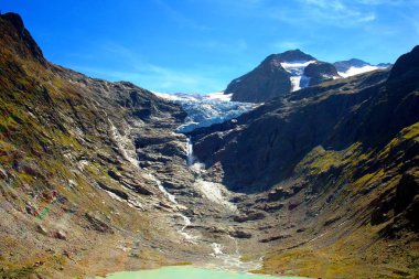 İsviçre 'deki dağ manzarası